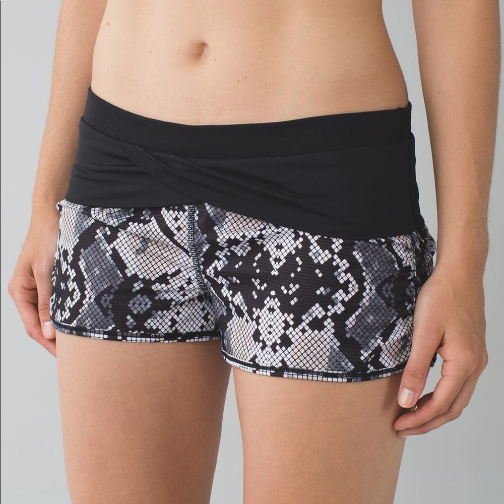 Lululemon Sunset Salutation Shorts